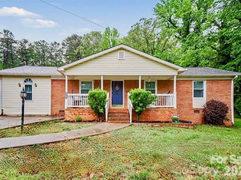 847 Chestnut Street, Stanley, NC 28164.  MLS# CAR4374037, YatesRealty ID 25420. 