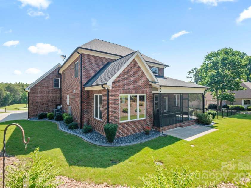 120 Cheyenne Lane, Statesville, NC 28677.  MLS# CAR4279452, YatesRealty ID 25421. 