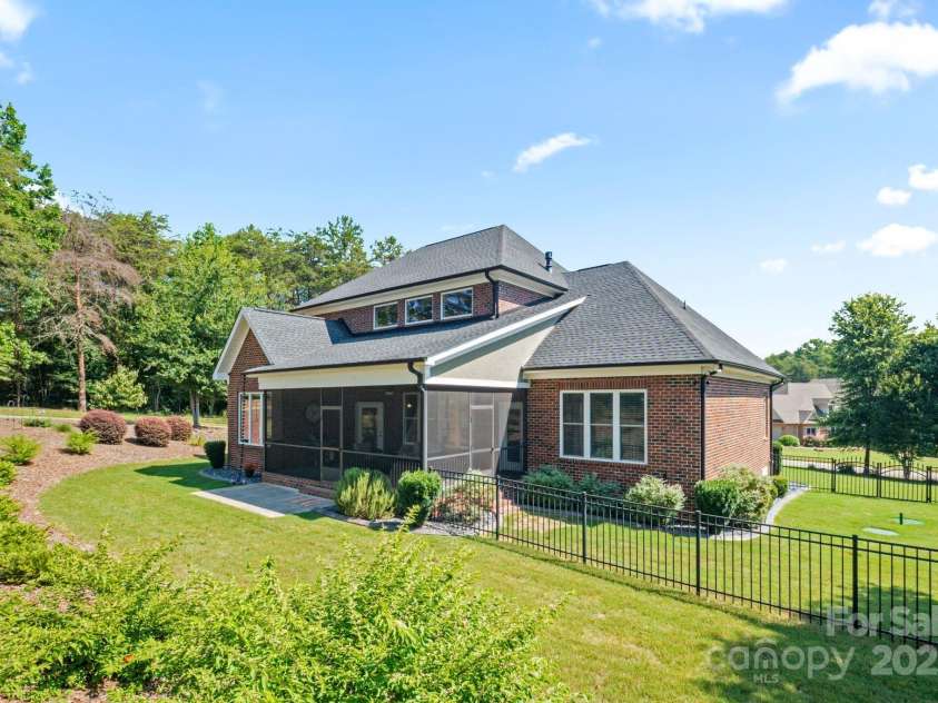 120 Cheyenne Lane, Statesville, NC 28677.  MLS# CAR4279452, YatesRealty ID 25421. 