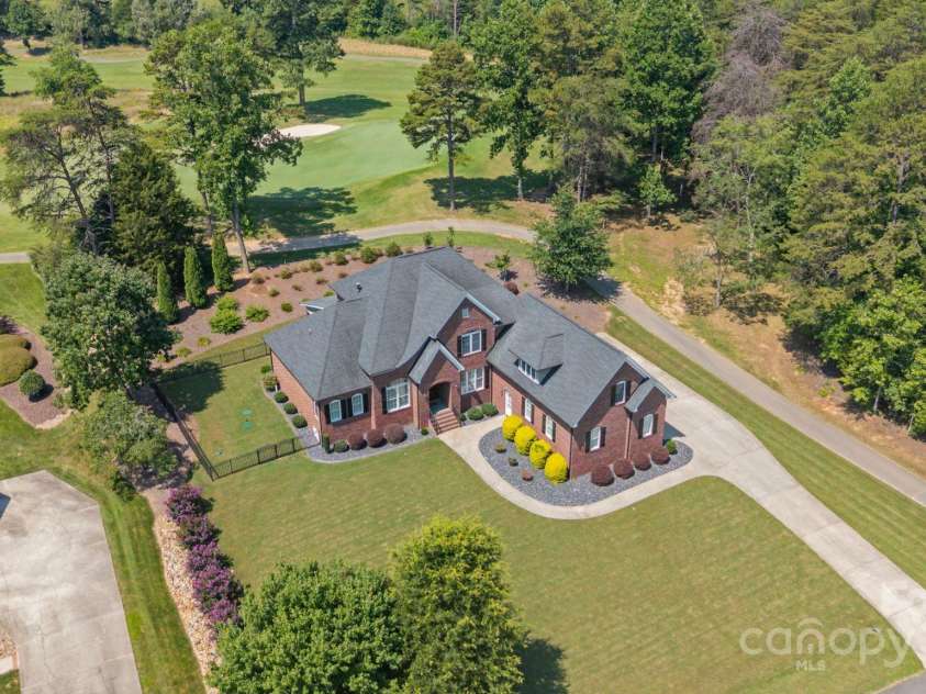 120 Cheyenne Lane, Statesville, NC 28677.  MLS# CAR4279452, YatesRealty ID 25421. 