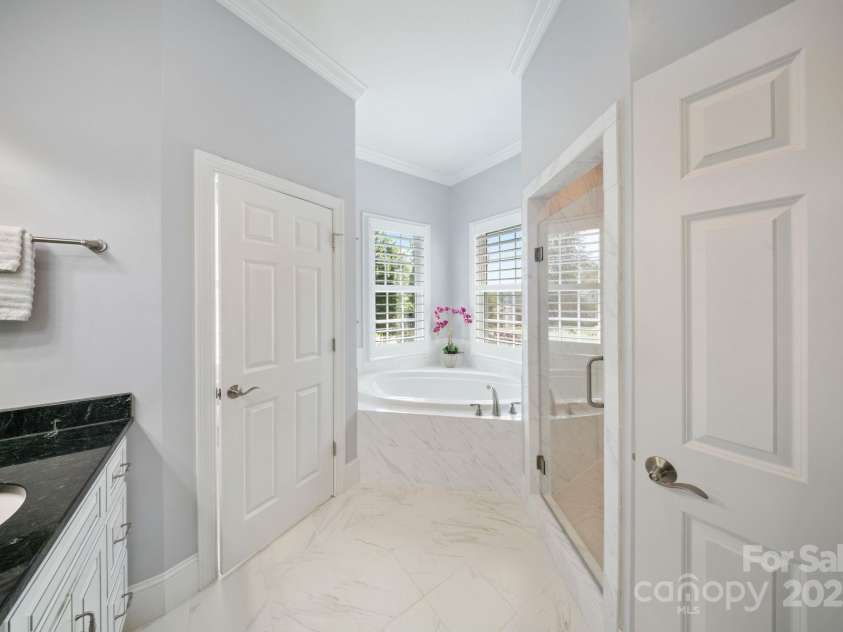 120 Cheyenne Lane, Statesville, NC 28677.  MLS# CAR4279452, YatesRealty ID 25421. Main Level Primary Bath EnSuite