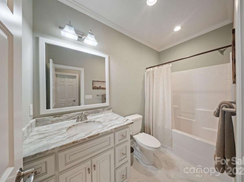 120 Cheyenne Lane, Statesville, NC 28677.  MLS# CAR4279452, YatesRealty ID 25421. Upper Level 2nd Primary Suite Bath