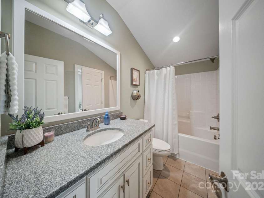 120 Cheyenne Lane, Statesville, NC 28677.  MLS# CAR4279452, YatesRealty ID 25421. Upper Level Full Bath