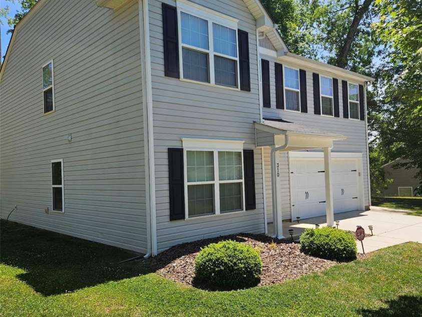 310 Askin Lane, Salisbury, NC 28146.  MLS# CAR4381077, YatesRealty ID 25421. 