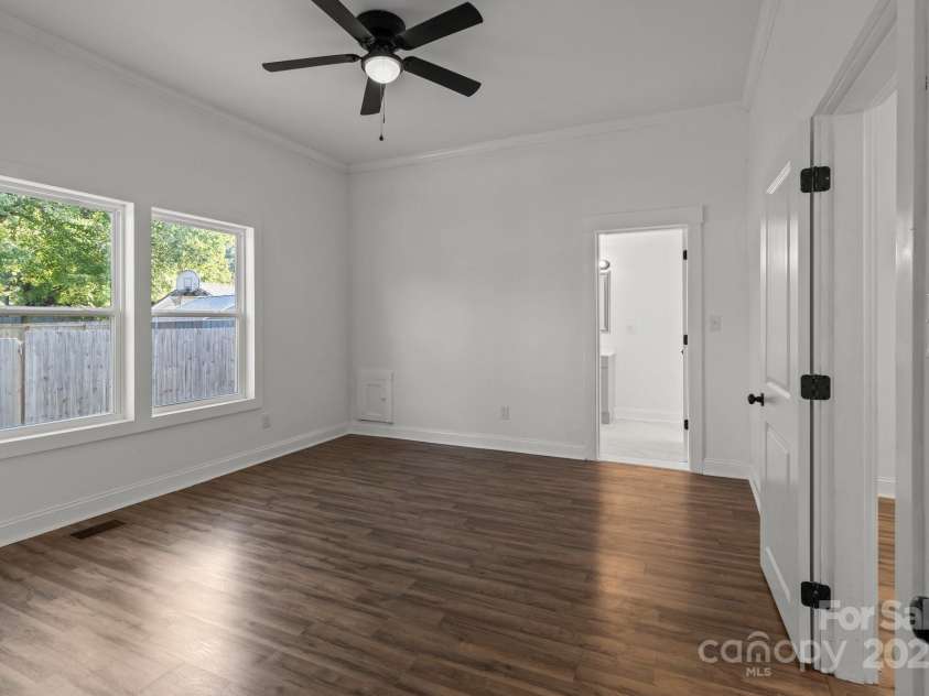 225 York Avenue, Kannapolis, NC 28083.  MLS# CAR4268715, YatesRealty ID 25422. 