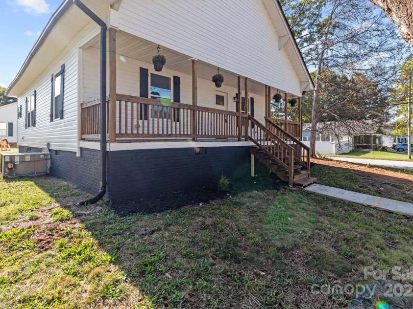 225 York Avenue, Kannapolis, NC 28083.  MLS# CAR4268715, YatesRealty ID 25422. 