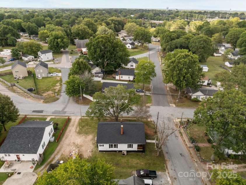 225 York Avenue, Kannapolis, NC 28083.  MLS# CAR4268715, YatesRealty ID 25422. 