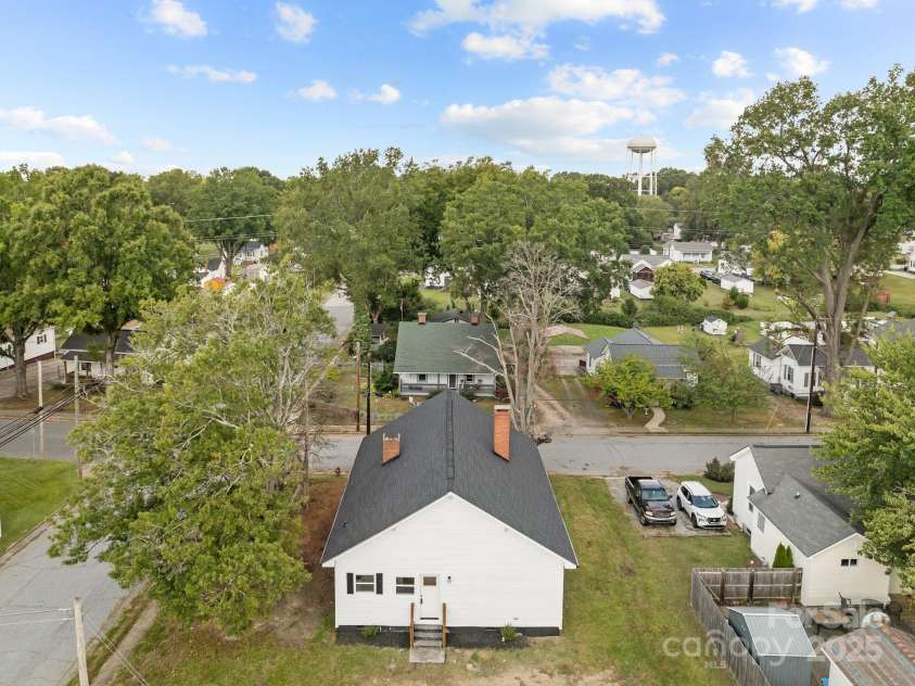 225 York Avenue, Kannapolis, NC 28083.  MLS# CAR4268715, YatesRealty ID 25422. 