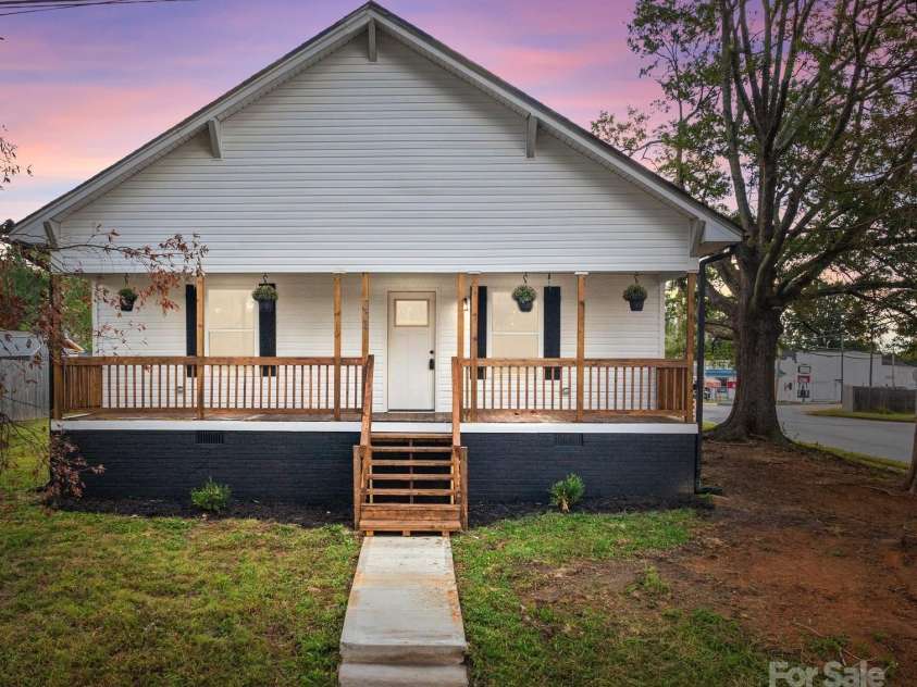 225 York Avenue, Kannapolis, NC 28083.  MLS# CAR4268715, YatesRealty ID 25422. 