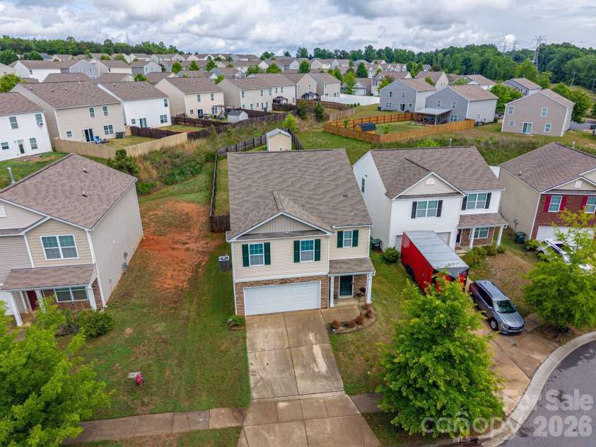 2818 Easton Knoll Drive, Dallas, NC 28034.  MLS# CAR4382766, YatesRealty ID 25423. 