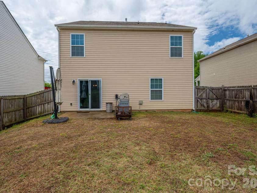 2818 Easton Knoll Drive, Dallas, NC 28034.  MLS# CAR4382766, YatesRealty ID 25423. 