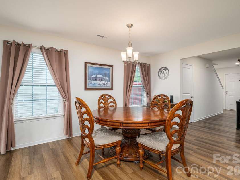 2818 Easton Knoll Drive, Dallas, NC 28034.  MLS# CAR4382766, YatesRealty ID 25423. Dining Area