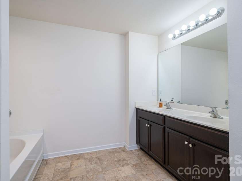 2818 Easton Knoll Drive, Dallas, NC 28034.  MLS# CAR4382766, YatesRealty ID 25423. Primary Bathroom with double sinks