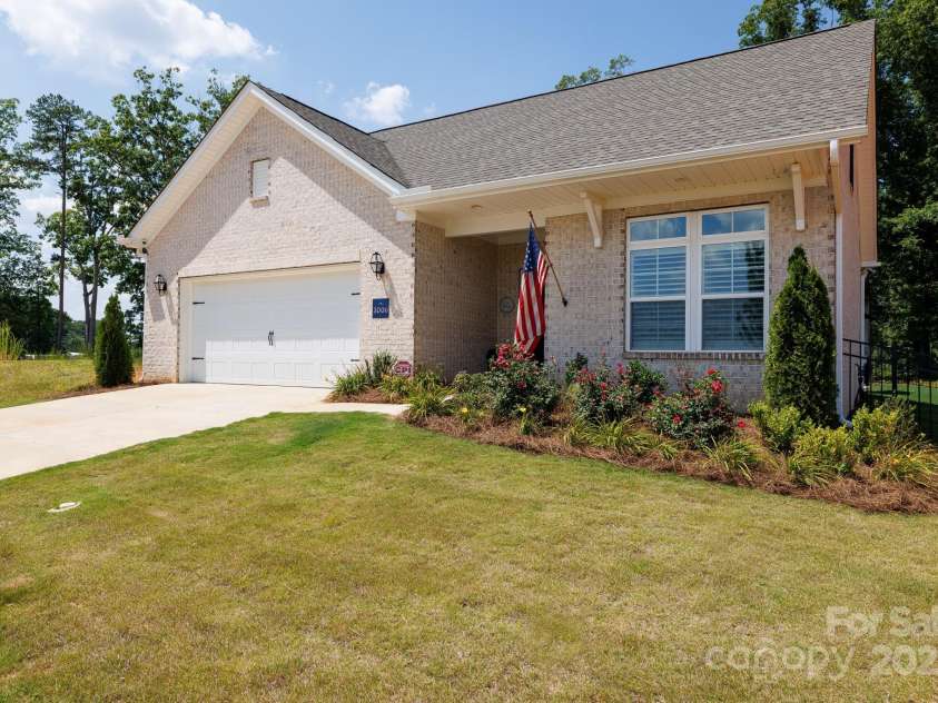 3006 Constitution Lane, Gastonia, NC 28056.  MLS# CAR4314652, YatesRealty ID 25424. 