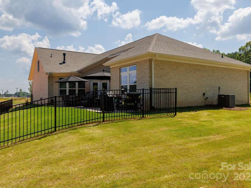 3006 Constitution Lane, Gastonia, NC 28056.  MLS# CAR4314652, YatesRealty ID 25424. 