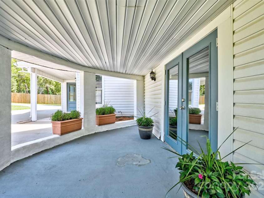 2039 California Road, York, SC 29745.  MLS# CAR4205093, YatesRealty ID 25426. 