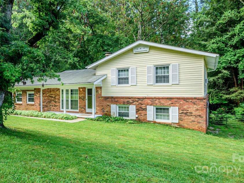 51 Bell Road, Asheville, NC 28805.  MLS# CAR4280056, YatesRealty ID 25427. 