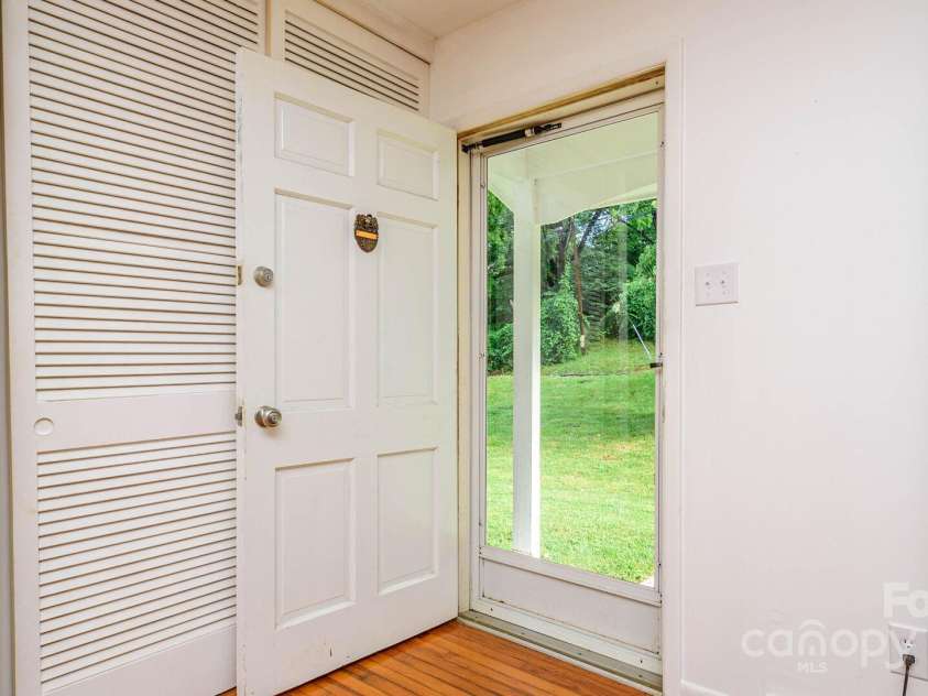 51 Bell Road, Asheville, NC 28805.  MLS# CAR4280056, YatesRealty ID 25427. 