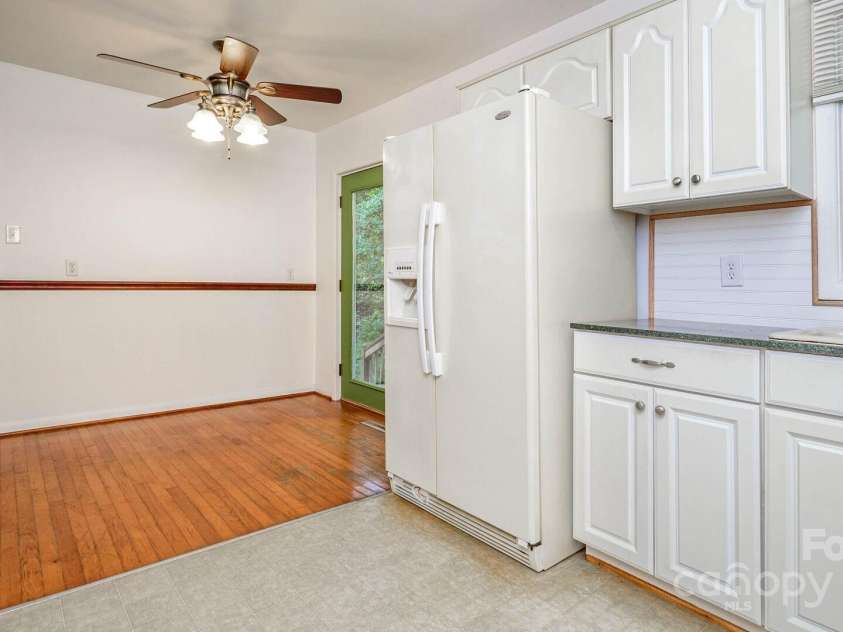 51 Bell Road, Asheville, NC 28805.  MLS# CAR4280056, YatesRealty ID 25427. 