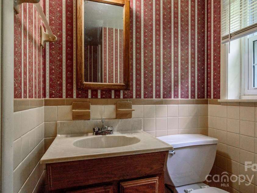 51 Bell Road, Asheville, NC 28805.  MLS# CAR4280056, YatesRealty ID 25427. 