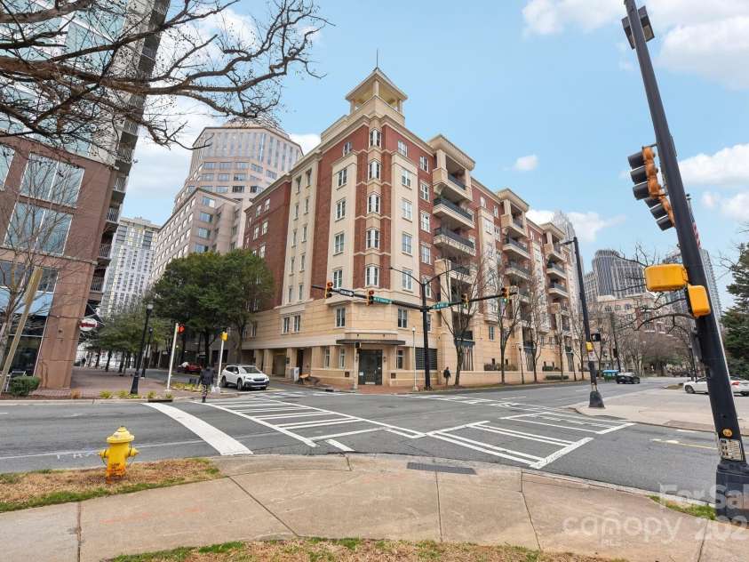 572 Church Street, Charlotte, NC 28202.  MLS# CAR4222410, YatesRealty ID 2543. 