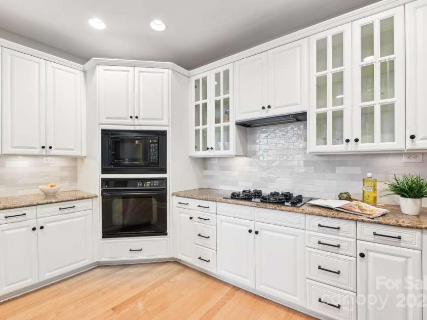 572 Church Street, Charlotte, NC 28202.  MLS# CAR4222410, YatesRealty ID 2543. 