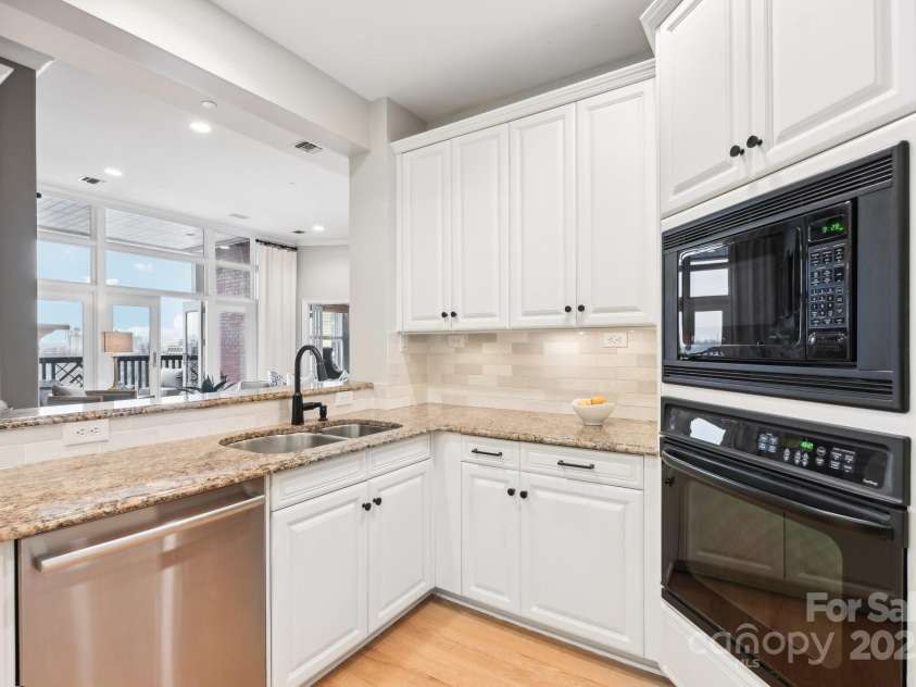 572 Church Street, Charlotte, NC 28202.  MLS# CAR4222410, YatesRealty ID 2543. 