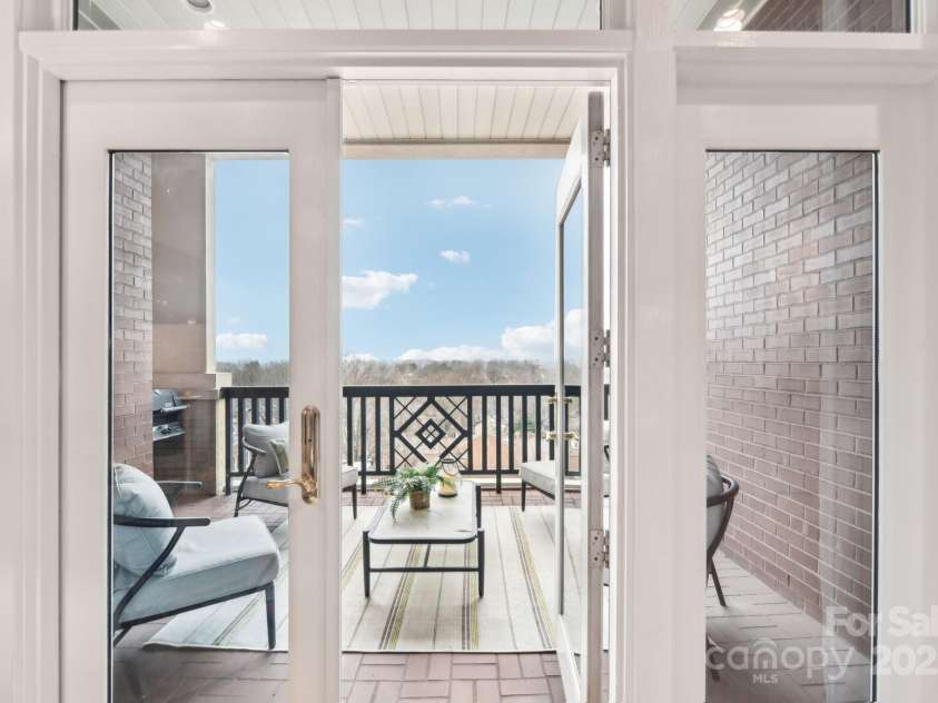 572 Church Street, Charlotte, NC 28202.  MLS# CAR4222410, YatesRealty ID 2543. 