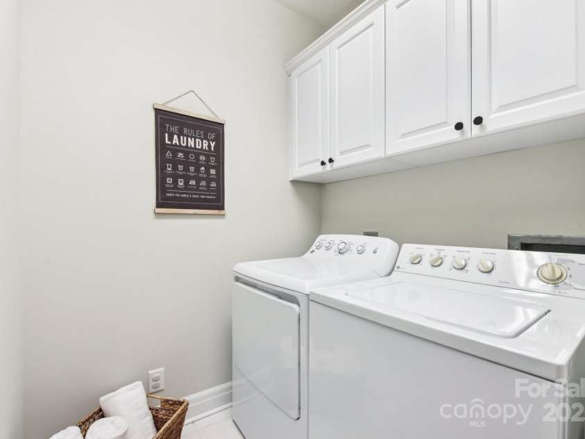 572 Church Street, Charlotte, NC 28202.  MLS# CAR4222410, YatesRealty ID 2543. 