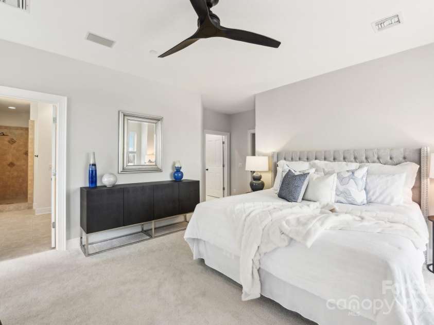572 Church Street, Charlotte, NC 28202.  MLS# CAR4222410, YatesRealty ID 2543. 