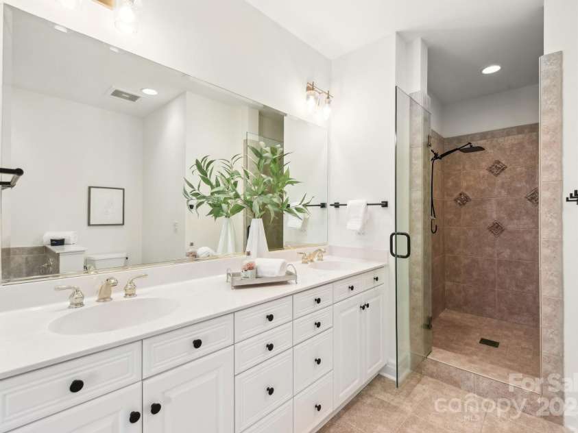 572 Church Street, Charlotte, NC 28202.  MLS# CAR4222410, YatesRealty ID 2543. 