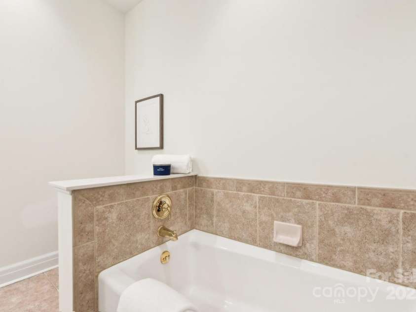 572 Church Street, Charlotte, NC 28202.  MLS# CAR4222410, YatesRealty ID 2543. 