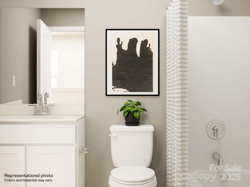 10044 Greystar Lane, Charlotte, NC 28213.  MLS# CAR4279862, YatesRealty ID 25430. Bath 2