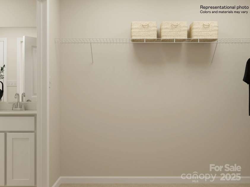 10048 Greystar Lane, Charlotte, NC 28213.  MLS# CAR4279871, YatesRealty ID 25431. Owners Bath