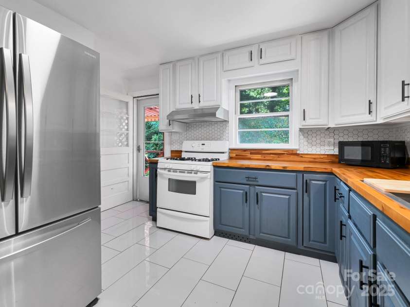 123 Blake Drive, Arden, NC 28704.  MLS# CAR4276075, YatesRealty ID 25432. Door Leads to Deck