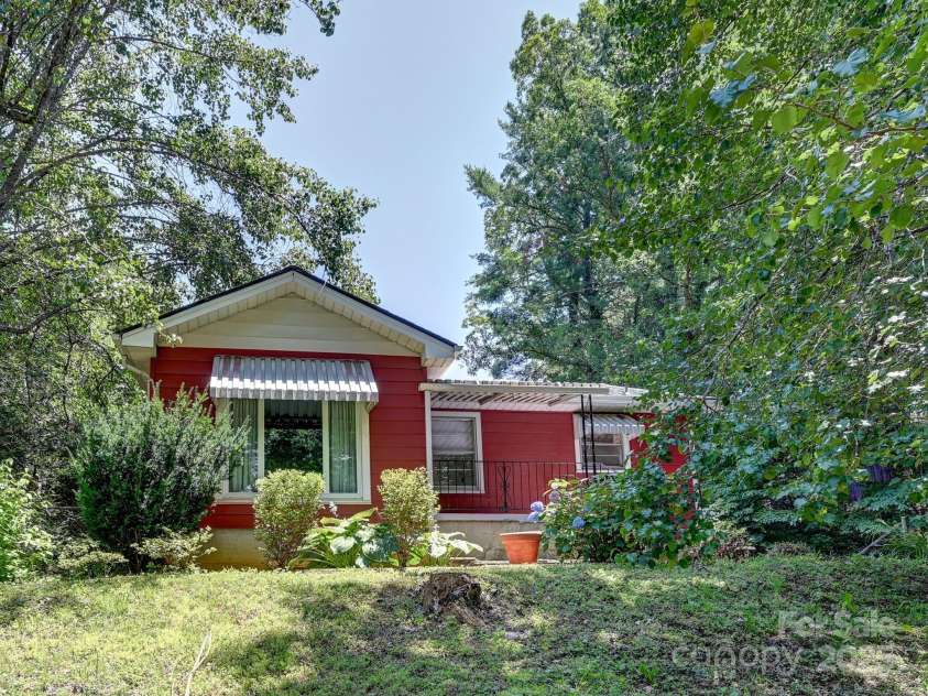 123 Blake Drive, Arden, NC 28704.  MLS# CAR4276075, YatesRealty ID 25432. Front Porch Entry