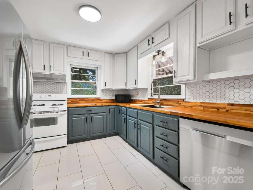 123 Blake Drive, Arden, NC 28704.  MLS# CAR4276075, YatesRealty ID 25432. Newer Fridge and Dishwasher