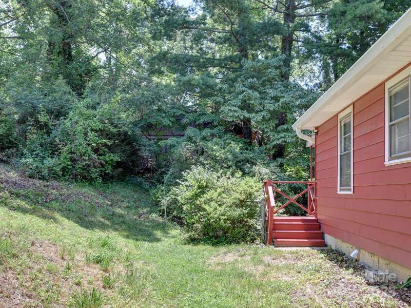 123 Blake Drive, Arden, NC 28704.  MLS# CAR4276075, YatesRealty ID 25432. Room for Plants