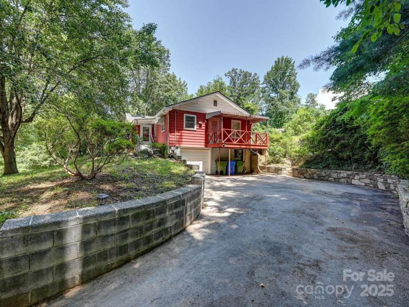 123 Blake Drive, Arden, NC 28704.  MLS# CAR4276075, YatesRealty ID 25432. Side Deck to Enjoy Outside