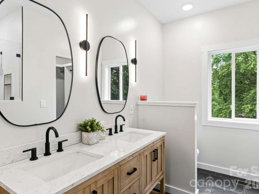 14 Da Vinci Court, Asheville, NC 28806.  MLS# CAR4382052, YatesRealty ID 25432. 