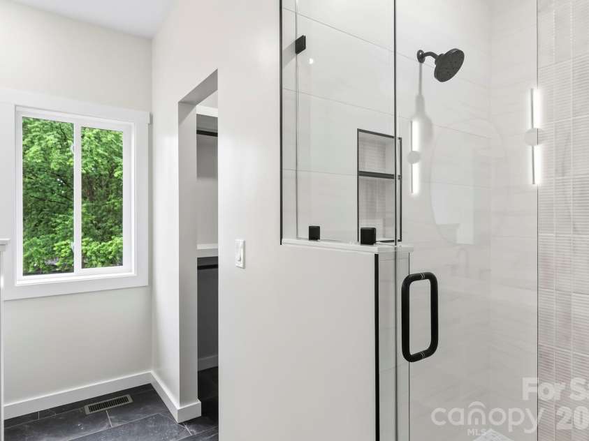 14 Da Vinci Court, Asheville, NC 28806.  MLS# CAR4382052, YatesRealty ID 25432. 