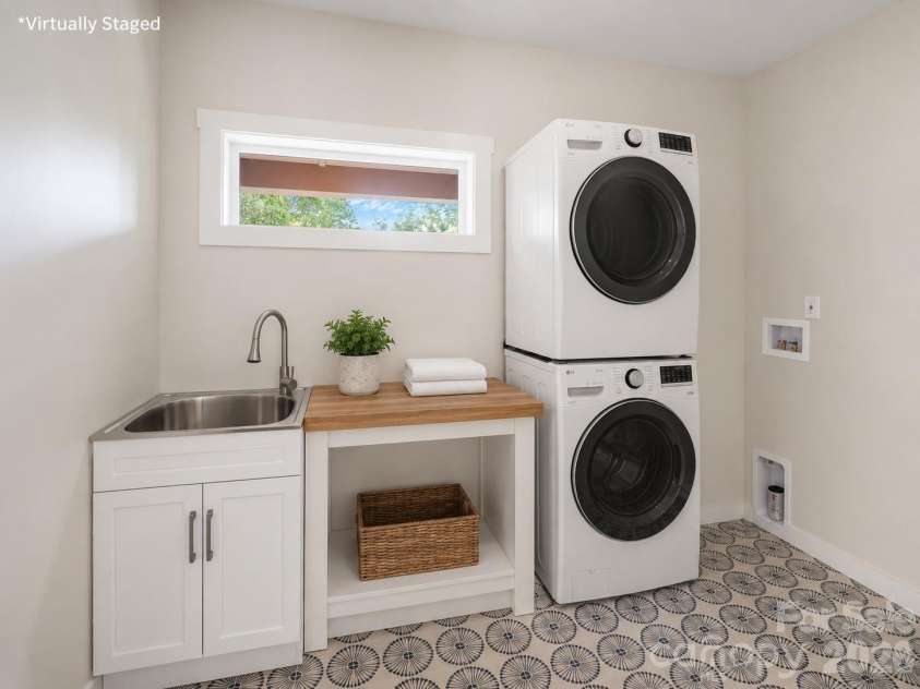 14 Da Vinci Court, Asheville, NC 28806.  MLS# CAR4382052, YatesRealty ID 25432. Virtually Staged Main level laundry