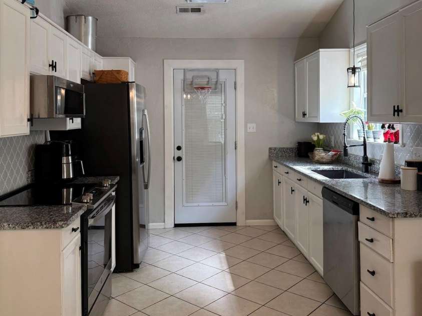 328 Glenridge Court, Indian Trail, NC 28079.  MLS# CAR4274374, YatesRealty ID 25433. Kitchen/Wide Space