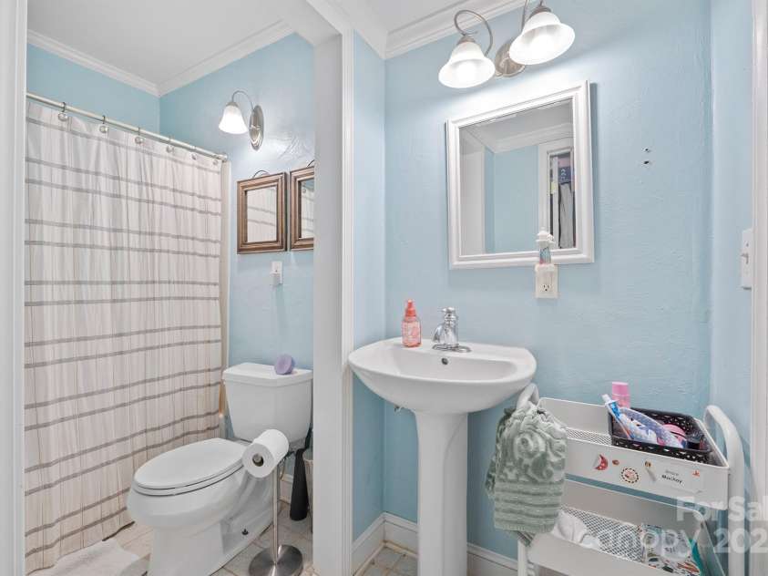 3612 Trent Street, Charlotte, NC 28209.  MLS# CAR4271192, YatesRealty ID 25435. En-suite bathroom for bedroom 3