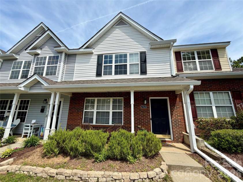 732 Rock Lake Glen, Fort Mill, SC 29715.  MLS# CAR4370811, YatesRealty ID 25435. 