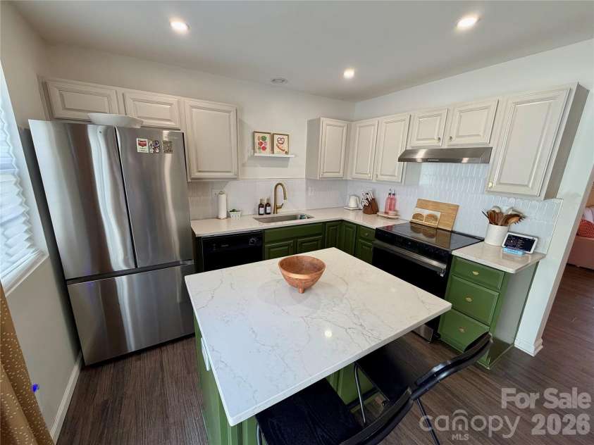 732 Rock Lake Glen, Fort Mill, SC 29715.  MLS# CAR4370811, YatesRealty ID 25435. 