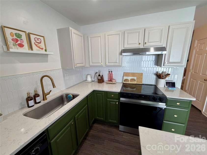 732 Rock Lake Glen, Fort Mill, SC 29715.  MLS# CAR4370811, YatesRealty ID 25435. 