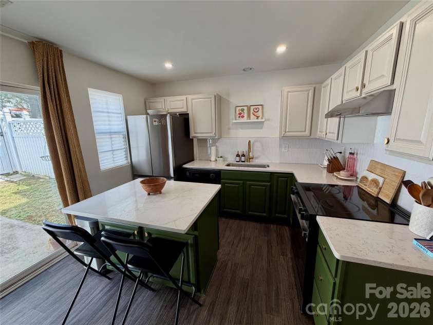 732 Rock Lake Glen, Fort Mill, SC 29715.  MLS# CAR4370811, YatesRealty ID 25435. 