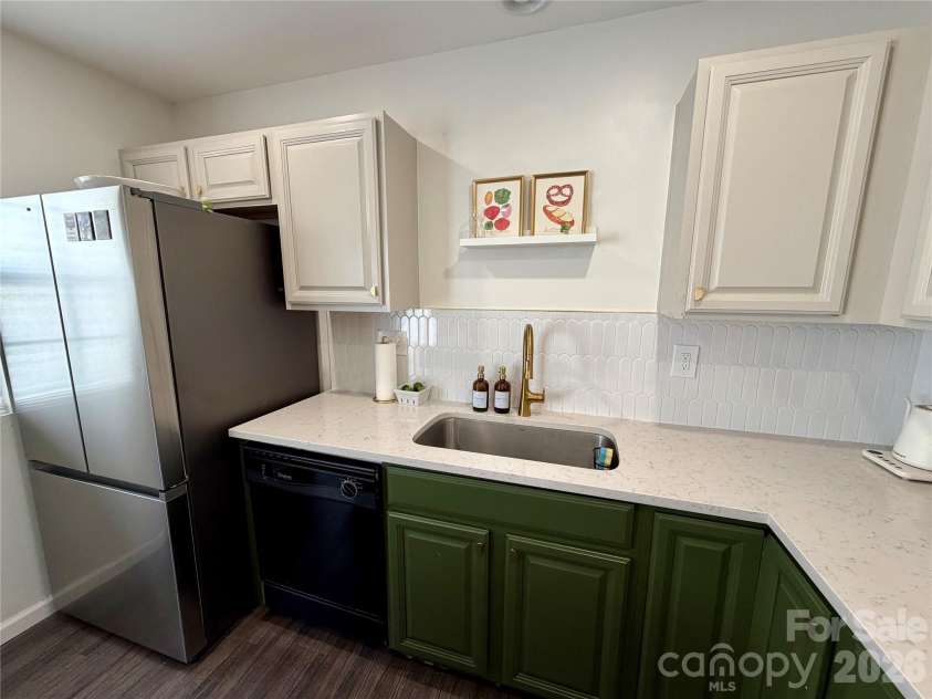 732 Rock Lake Glen, Fort Mill, SC 29715.  MLS# CAR4370811, YatesRealty ID 25435. 