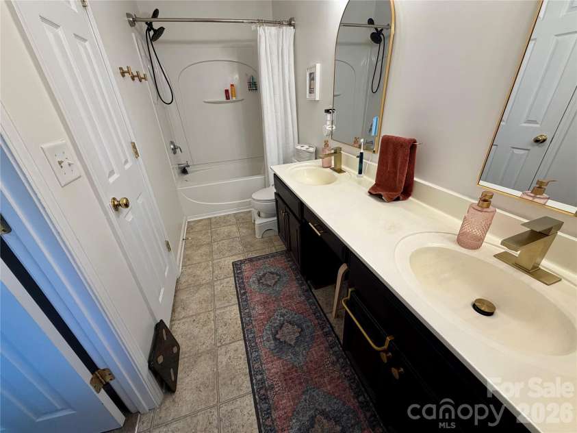 732 Rock Lake Glen, Fort Mill, SC 29715.  MLS# CAR4370811, YatesRealty ID 25435. 